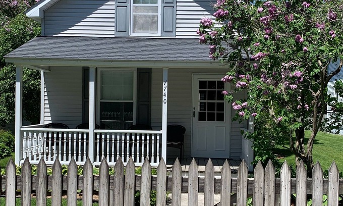 Mackinac Island State Park Cottage | Charming 2-bedroom cottage in lovely Mackinac Island with WiFi