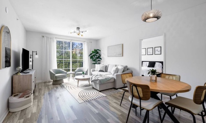 Grandview Heights Bed & Breakfast | Charming 2-bedroom in fabulous City Place West Palm Beach AC- WiFi
