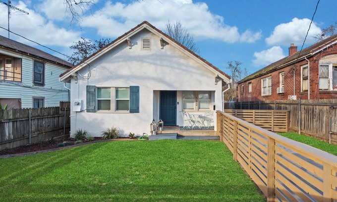 Sacramento Cottage | Charming 2-bedroom cottage with WiFi, AC in enjoyable West Sacramento