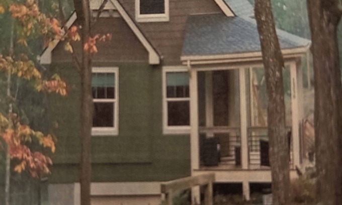 Hendersonville Cottage | Charming 2-bedroom cottage with WiFi and AC in Hendersonville