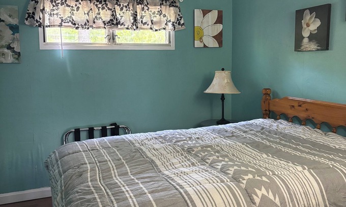 Moultonborough Cottage | Charming 2-bedroom cottage in nice Moultonborough with AC