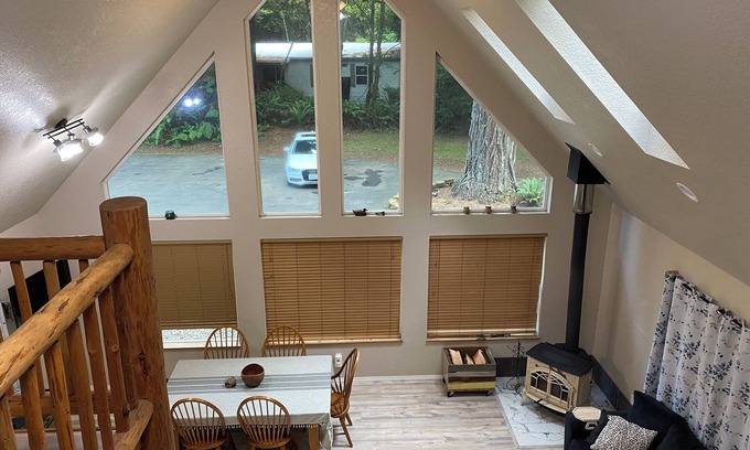 Crescent City Condo | Charming 2-bedroom condo in wonderful Crescent City with WiFi