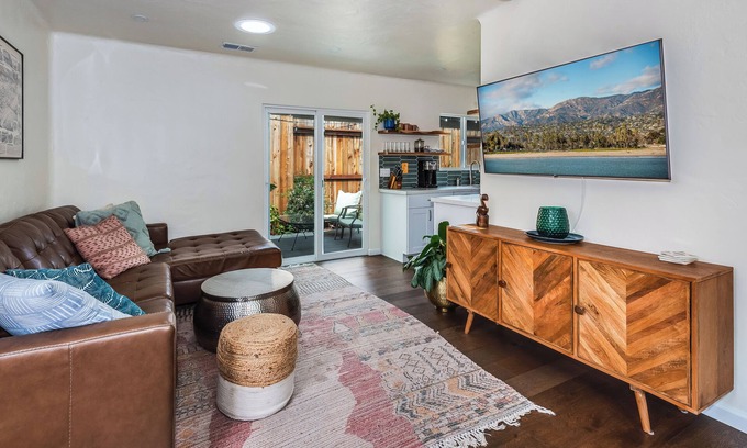 Oak Park Cottage | Charming 2-bedroom cottage in lovely Santa Barbara with WiFi, AC
