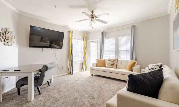 Galveston Apartment | Charming 2-bedroom apartment with AC and WiFi in delightful Galveston
