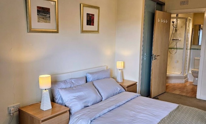 East Acton Apartment | Charming 2-Bedroom Apartment