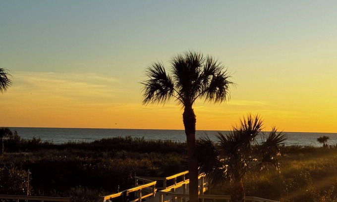 Siesta Key House | Charming 2-bedroom beach front condominium in Siesta Key