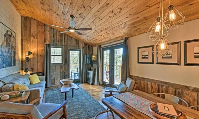 Blue Ridge Cottage | Charming 2-bedroom cottage in brilliant Blue Ridge with hot tub, patio, fire pit