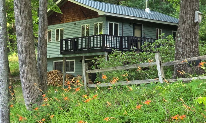 Schuyler Falls Cottage | Charming 2-bedroom cottage in Keeseville with AC
