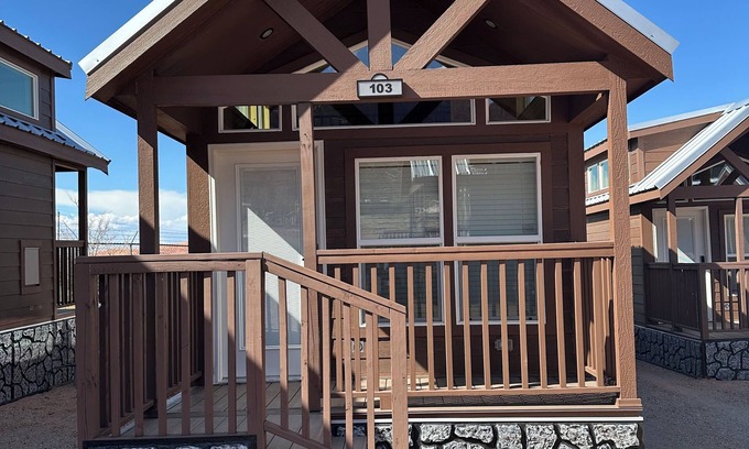 Moab South Valley Cabin | Charming 2-bedroom cabin #103 with AC, Wi-Fi in delightful Moab