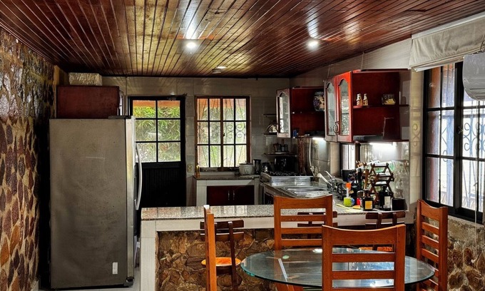 Aguamansa Cabin | Charming 2-bedroom cabin in lovely Providencia with AC, WiFi