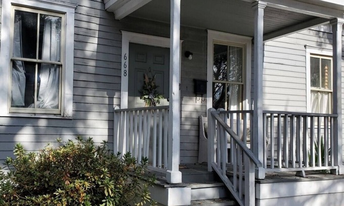 Eastside Condo | Charming 2-bedroom condo in Savannah, 10 mins dr. River st and downtwn