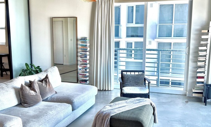 Downtown Miami Condo | Charming 2-bedroom condo with fitness room and pool in Downtown Miami