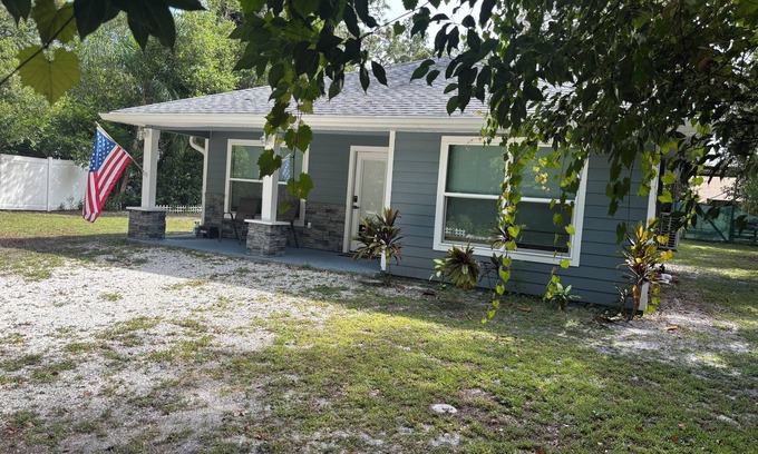 Odessa Cottage | Charming 2-bedroom cottage in Odessa Fl. Minutes from Airport