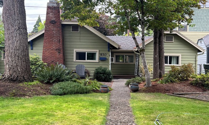 Central Area Cottage | Charming 2-bedroom cottage in the heart of Salem