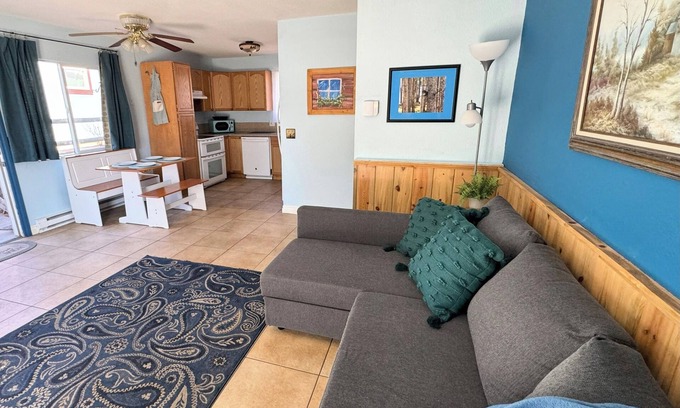 Estes Park House | Charming 2-bedroom house in Estes Park, walk to shops, dining & RMNP, Pets ok