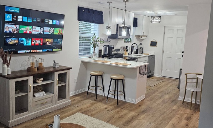 Rosewood House | Charming 2-bedroom house with AC, WiFi in superb Columbia
