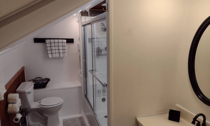 Elberton House | Charming 2-bedroom house in serene Elberton with WiFi, AC