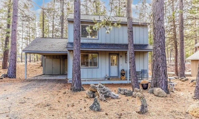 Sunriver House | Charming 2-bedroom house in lovely Sunriver with AC, WiFi