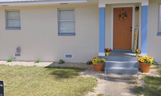 Chipley House | Charming 2-bedroom house in welcoming Chipley Florida
