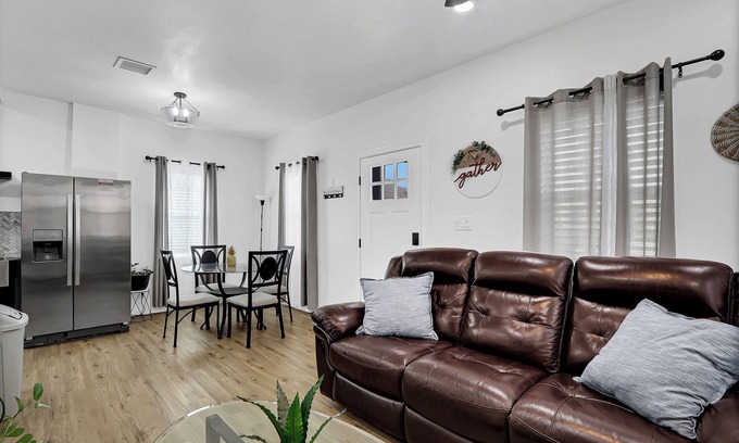 El Paso House | Charming 2-Bedroom House FAMILY FRIENDLY & COZY