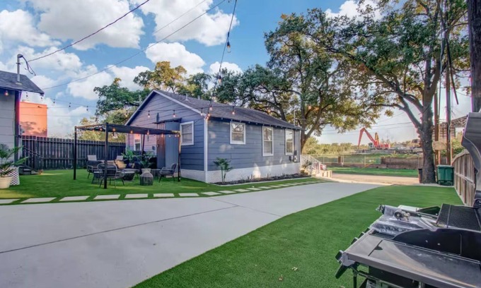 Greater East End House | Charming 2-bedroom house 15min from Downton Houston