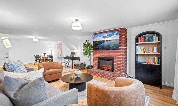 Southeast House | Charming 2-bedroom house in Denver Area - Near Tech Center > 30 day min. Rental>