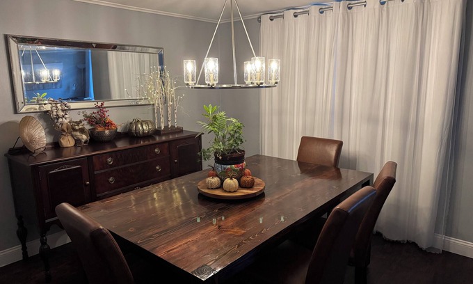 Depew House | Charming 2-bedroom house in Depew with AC, fitness room