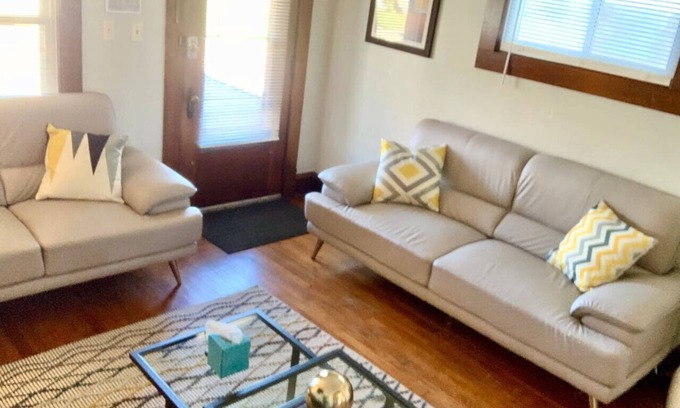 Lakewood House | Charming 2-Bedroom Thoreau Lower