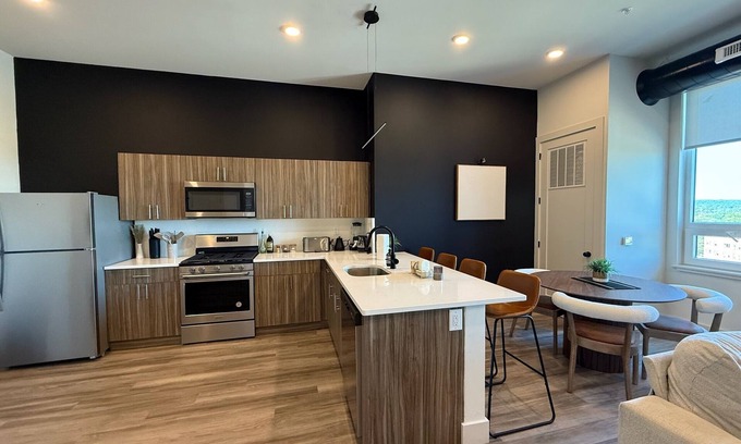 East Orange Apartment | Charming 2-bedroom apartment in East Orange with AC