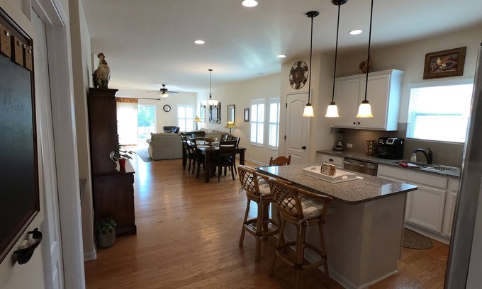 Mooresville House | Charming 2-bedroom house with backyard and patio near Lake Norman