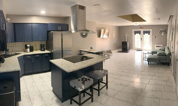 Read Boulevard East House | Charming 2-bedroom townhome with AC Units, WiFi in delightful New Orleans