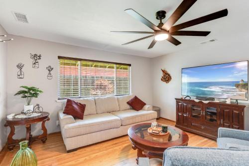 Rancho Cordova House | Charming 2-Bedroom Home With Private Office and Backyard