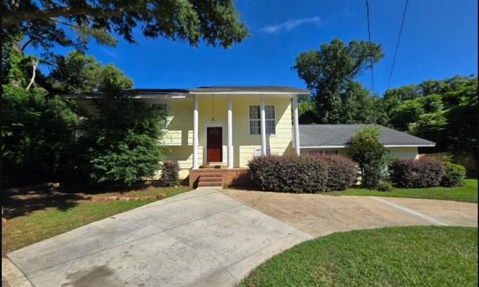 Tallahassee House | Charming 2-bedroom house in marvelous Tallahassee with AC, WiFi