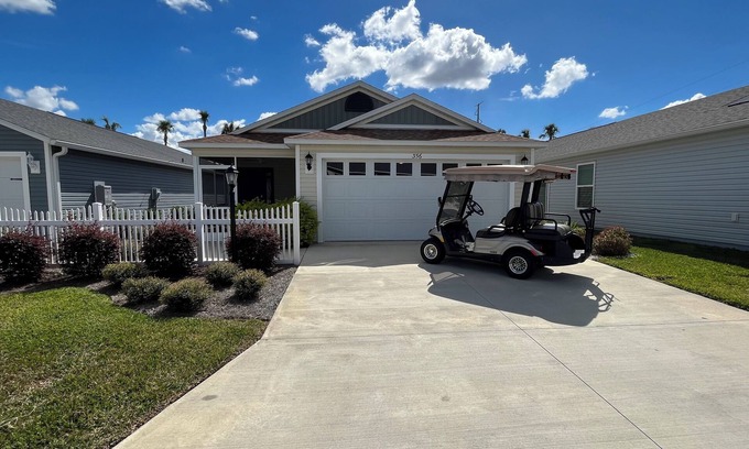 Leesburg Villa | Charming 2 Bedroom Villa w/BBQ & 4 Seater Golf Cart!