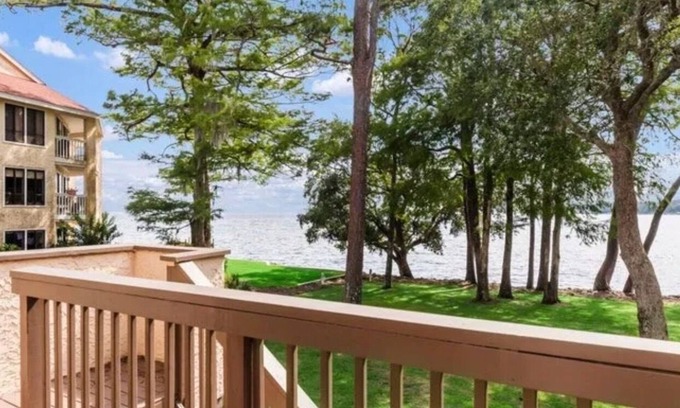 Niceville House | Charming 2-bedroom WATERFRONT townhome with WiFi, AC in beautiful Niceville