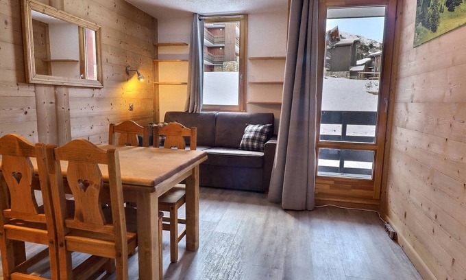 Meribel-Mottaret Apartment | Charming 2-Room Ski-In, Near Shops, Pets Allowed, 4 People