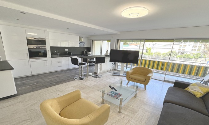 California - Pezou Apartment | Charming 2 rooms 52M2, Spacious Bright and Comfortable, (near Martinez beach)