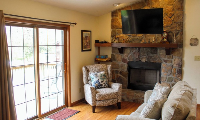Makanda Cabin | Charming 2BR/1B cabin - Winetrail, SIU, Shawnee Forest, Giant City, Cedar Lake