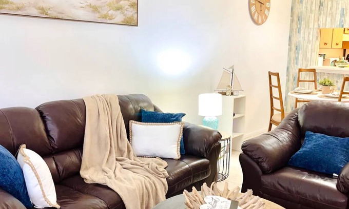 Villas at Shadow Bay House | Charming 2BR/2BA Townhome with Patio near Disney