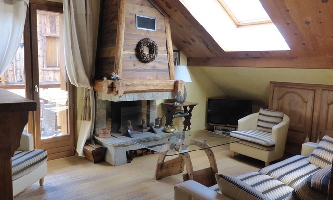 Areches Apartment | Charming 2BR Apartment in Arêches-Beaufort, Ski-In Village, Comfort for 5
