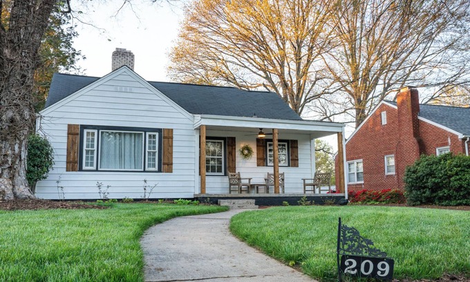 High Point House | Charming 2BR Guest House in Historic High Point – Walk to HPU, Museums & Dining!