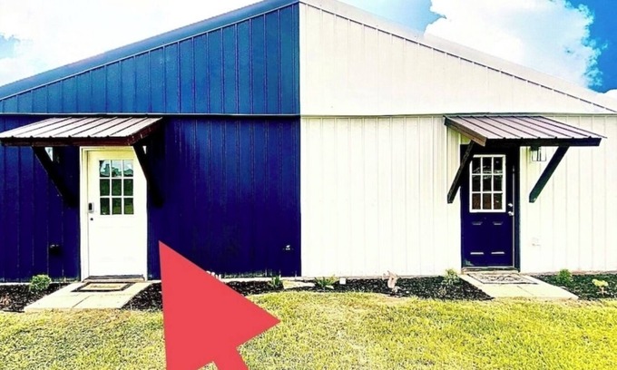 Natchitoches Apartment | Charming 2BR Guesthouse, King Beds, Kitchen & Parking Close to Historic Downtown