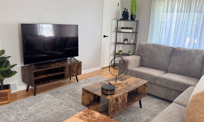 Milwaukee House | Charming 2BR Home with Patio & On-Site Gym in Milwaukee