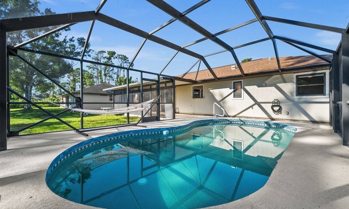 Port Charlotte House | Charming 2BR house + Private Pool - heated pool from November to March