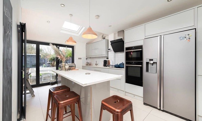 Elmbridge House | Charming 2BR House with Garden