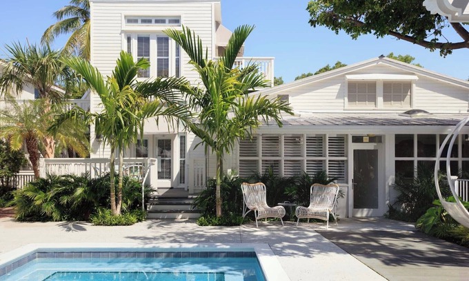 Old Town Hotel | Charming 2BR Stay, Ella’s | Garden Retreat w/Pool Access and Free Breakfast!