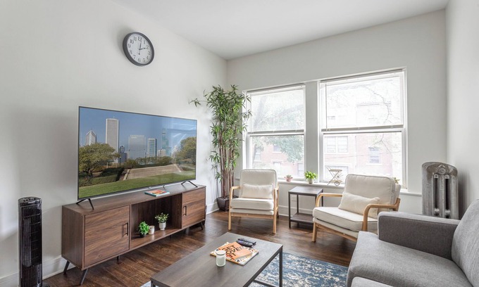 East Albany Park Apartment | Charming 2BR Stay Ideal for Long or Short Visits