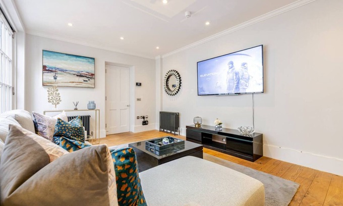 City of Westminster Apartment | Charming 3 Bed Apartment with AC, WiFi in Marylebone