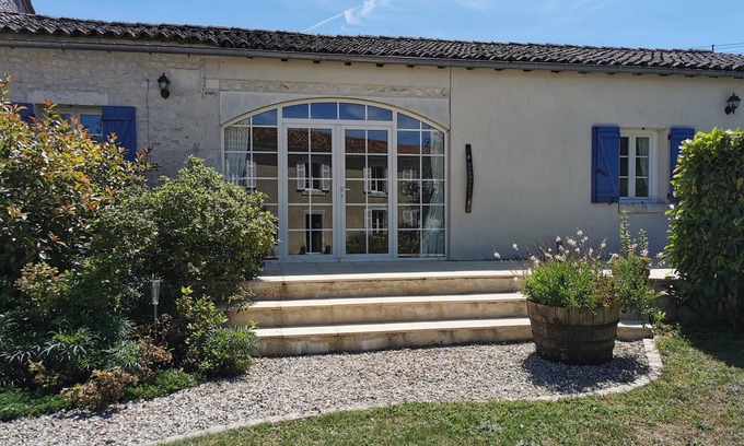 Segonzac House | Charming 3-bed cottage in Cognac vineyards, with large pool and fun games room