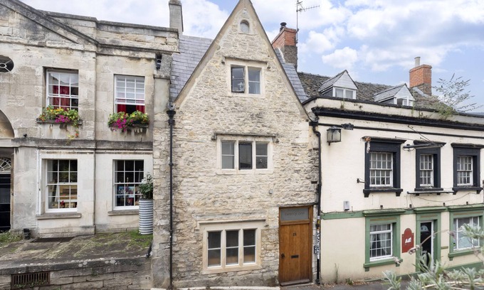 Stroud Cottage | Charming 3-Bed Cottage in Central Stroud